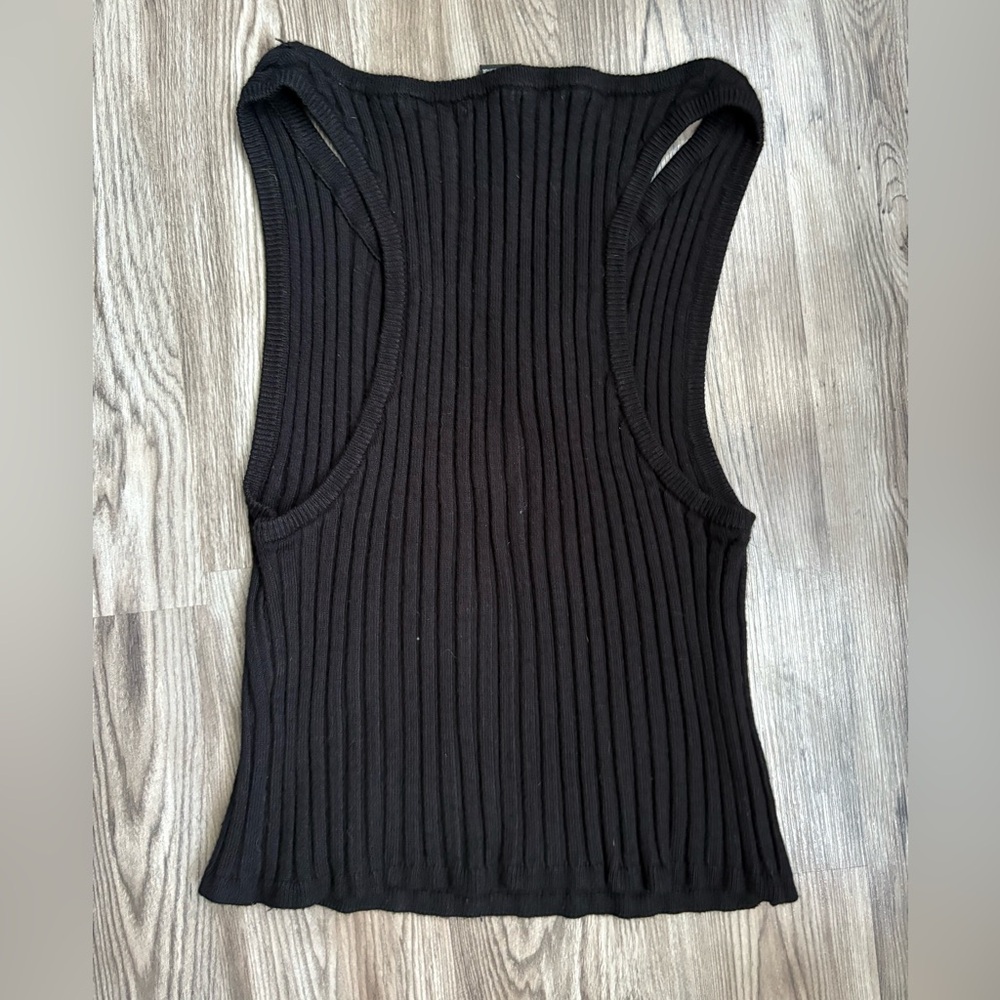 Black Ribbed Crop Top - Picture 2 of 3